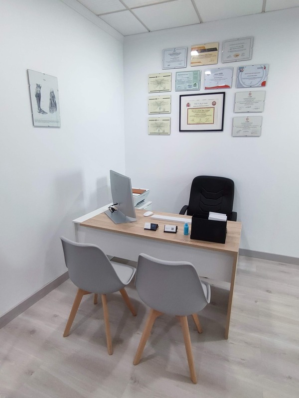 Mesa de toma de datos y evaluación inicial en ReEvolución Fisioterapia, Valdepeñas